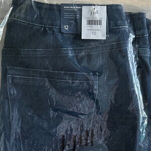 NEW NEVER WORN MARIN WASH JEANS